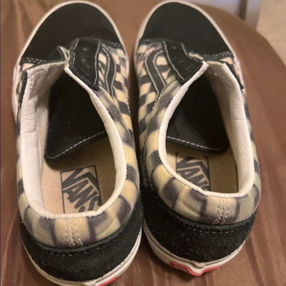 Vans - Picture 2 of 4